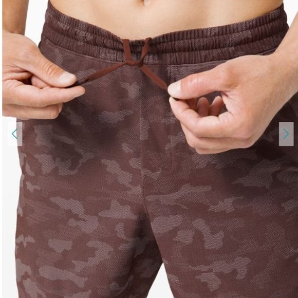 Lululemon Pace Breaker Linerless Camo Brown Short 7'' - Size M - Picture 6 of 11